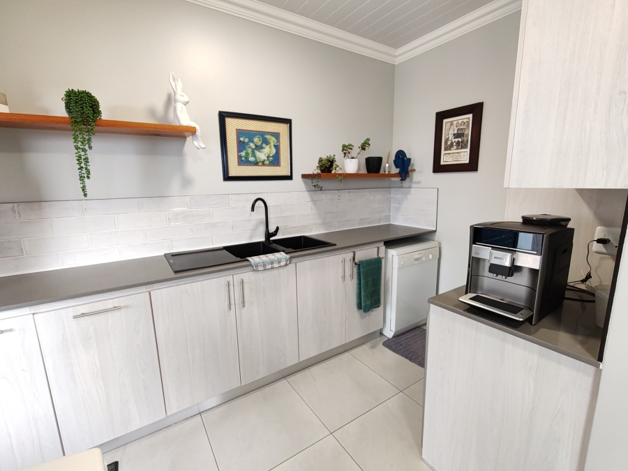 3 Bedroom Property for Sale in Avonddans Western Cape